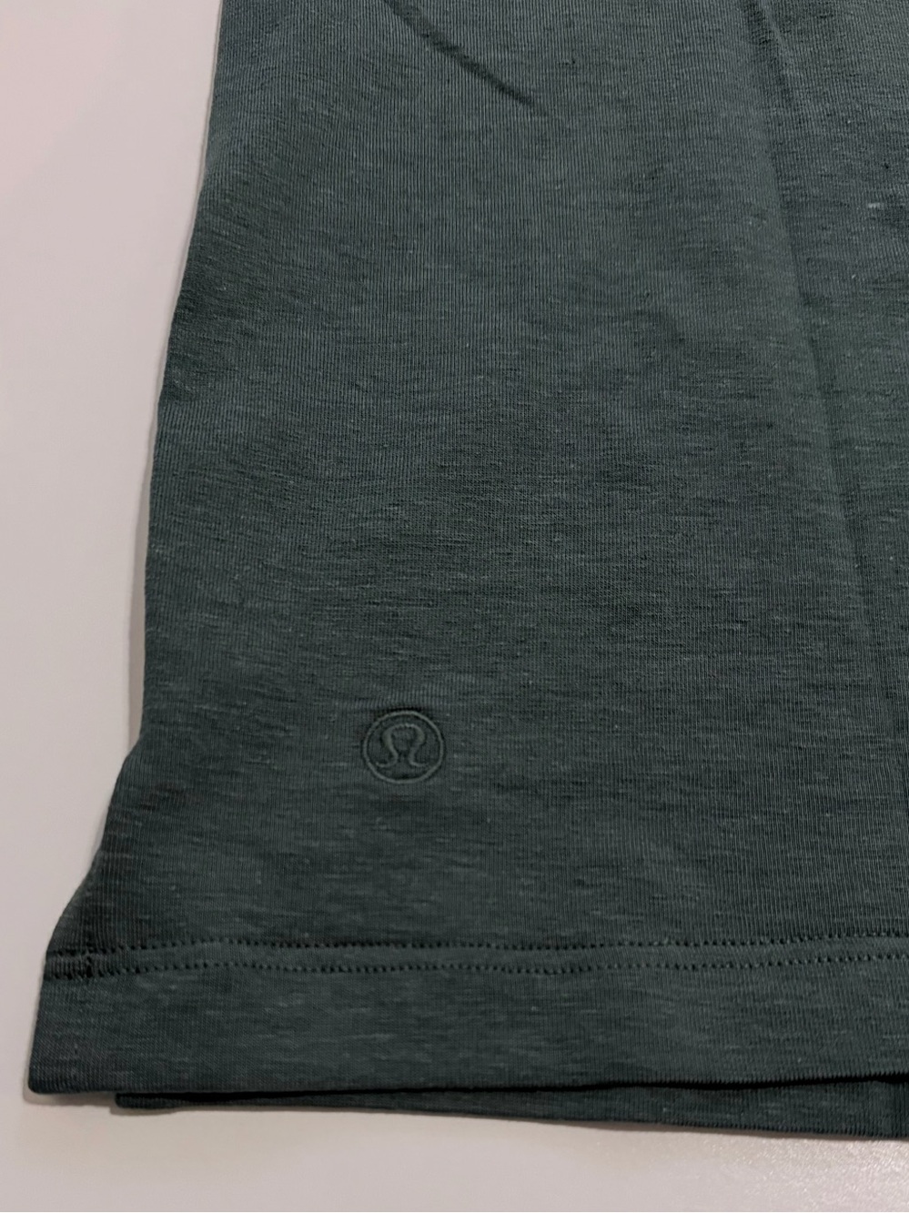 Lululemon - Classic Fit Cotton Blend Tee - Size 6 or 8 - NWT - Picture 4 of 7